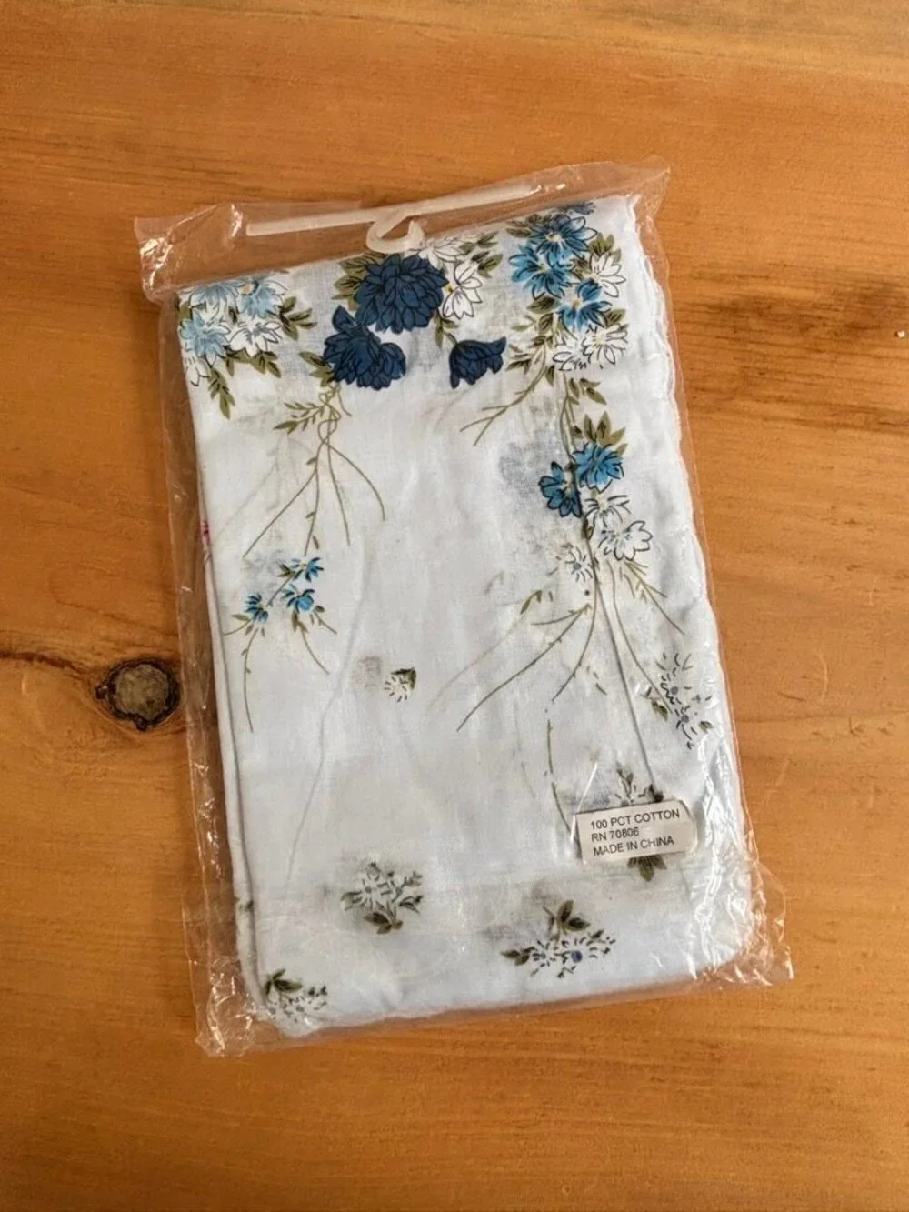 Vintage NOS set of 12 large-size handkerchiefs floral print scallop edge